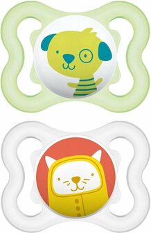 MAM Air Poes / Hond - Fopspenen - Groen / Oranje - Silicone - BPA vrij - 0-6 maanden - Set van 2