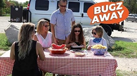 Anti insecten tafelkleed Bugz Away - Rood / Wit - Kunststof - 132 x 229 cm - Tafel - Kleed - Tafelloper - Picknick - 2