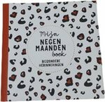 Dit vrolijke mooie invulboek over de negen maanden zwangerschap van je kindje is een mooie herinnering voor later. Het boek is 