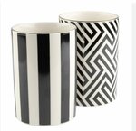 Luxe Mokken TATE - Set van 2 - Streep en Gevormd - Zwart / Wit - 11,5cm x 7 cm - Design Koffiemokken Porselein - Moderne Kerami