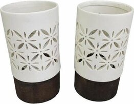 Theelichthouder MIRANDA - Wit / Donkerbruin - Keramiek / Hout - Ø 7.5 x h 14 cm - Set van 2 - Waxinelichthouder – Waxinelicht – Gezellig – Sfeer – Kerst – Feestdagen – Licht – Wintertijd – Herfst – Thuis – Woonkamer – Interieur – Decoratie – Cadeau 