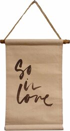 Canvas poster met koord - Beige / Zwart - 22 x 43.5 cm - So in love - Valentijn - Liefde - Valentijnsdag