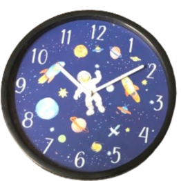 Stijlvolle klok met Atronauten print - Zwart / Blauw / Multicolor - Kunststof - 22 x 20 cm - Astronautendesign - Kinderkamer - Decoratief
