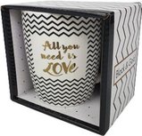 Drinkbeker - Met tekst ''All you need i love'' - Zwart / Wit / Goud - Keramiek Drinkbeker - Met tekst ''All you need i love'' - Zwart / Wit / Goud - Keramiek