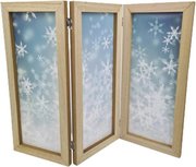 Houten raamscherm - Kerst - Raamornament - Raam decoratie - Blauw / Hout - Sneeuwvlokken - 54,5x1,50x40 cm Houten raamscherm - Kerst - Raamornament - Raam decoratie - Blauw / Hout - Sneeuwvlokken - 54,5x1,50x40 cm