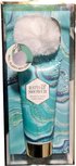 Bad & Douche gel met fluffy chain - Peony & Rose - Cadeaus - Geschenk set - Blauw / Wit - 200 ml - Kerstmis - Feestdagen Bad & Douche gel met fluffy chain - Peony & Rose - Cadeaus - Geschenk set - Blauw / Wit - 200 ml - Kerstmis - Feestdagen