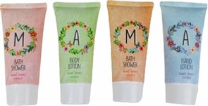 Geschenkset lichaamsverzorging moederdag "M.A.M.A" - Roze / Multicolor - Kunststof / Karton - 4 stuks - Geschenkset - Moederdag - Mothersday - Cadeau