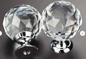 Deurknoppen diamant CADE - Zilver / Transparant - Kunststof / Metaal - Set van 4 - Kastknop Kristal - Transparant & Zilver - Deurknopjes Kristal voor kast - Deurknop Kristal -  Meubelknop zilver- Deurknopjes Kristal- Deurknoppen - Ladeknoppen