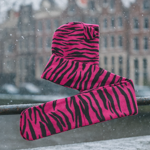 Warme Muts / Sjaal / Handschoen in 1 - Roze / Zwart Tijger print - Polyester - One size - 3-delige set