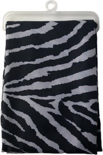 Zebra Douchegordijn - Zwart / Wit - 100% Polyester - Inclusief Ringen - 180 x 200 cm Zebra Douchegordijn - Zwart / Wit - 100% Polyester - Inclusief Ringen - 180 x 200 cm