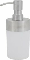 Luxe Zeepdispenser HENDRIKA - Wit / Zilver - Kunststof / Metaal - 6,7 x 6,7 x 17,2 cm Luxe Zeepdispenser HENDRIKA - Wit / Zilver - Kunststof / Metaal - 6,7 x 6,7 x 17,2 cm