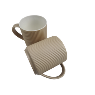 Koffiemok FRAPPUCINI - Mocca kleur - streepjes motief - Keramiek - Set van 2 - Drinkbeker - Beker - Mok - Theemok - Koffiebeker Koffiemok FRAPPUCINI - Mocca kleur - streepjes motief - Keramiek - Set van 2 - Drinkbeker - Beker - Mok - Theemok - Koffiebeker