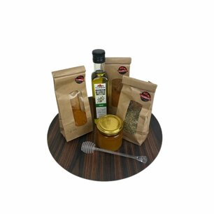 Natuurlijke Specerijen / Kruiden Kerstpakket - Honing met lepel / Kaneel / Kipkruiden mix / Gedroogde rozemarijn / Olijfolie / Decoratiebord - Kerst Diner - Geschenk - Collega's - Gourmetten Natuurlijke Specerijen / Kruiden Kerstpakket - Honing met lepel / Kaneel / Kipkruiden mix / Gedroogde rozemarijn / Olijfolie / Decoratiebord - Kerst Diner - Geschenk - Collega's - Gourmetten